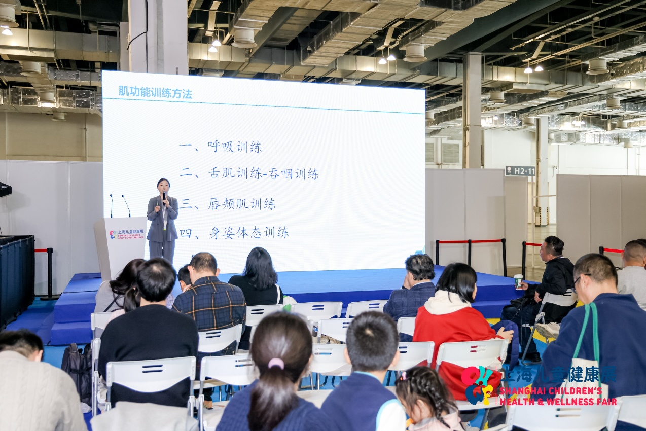 会议室里的人们
AI 生成的内容可能不正确。